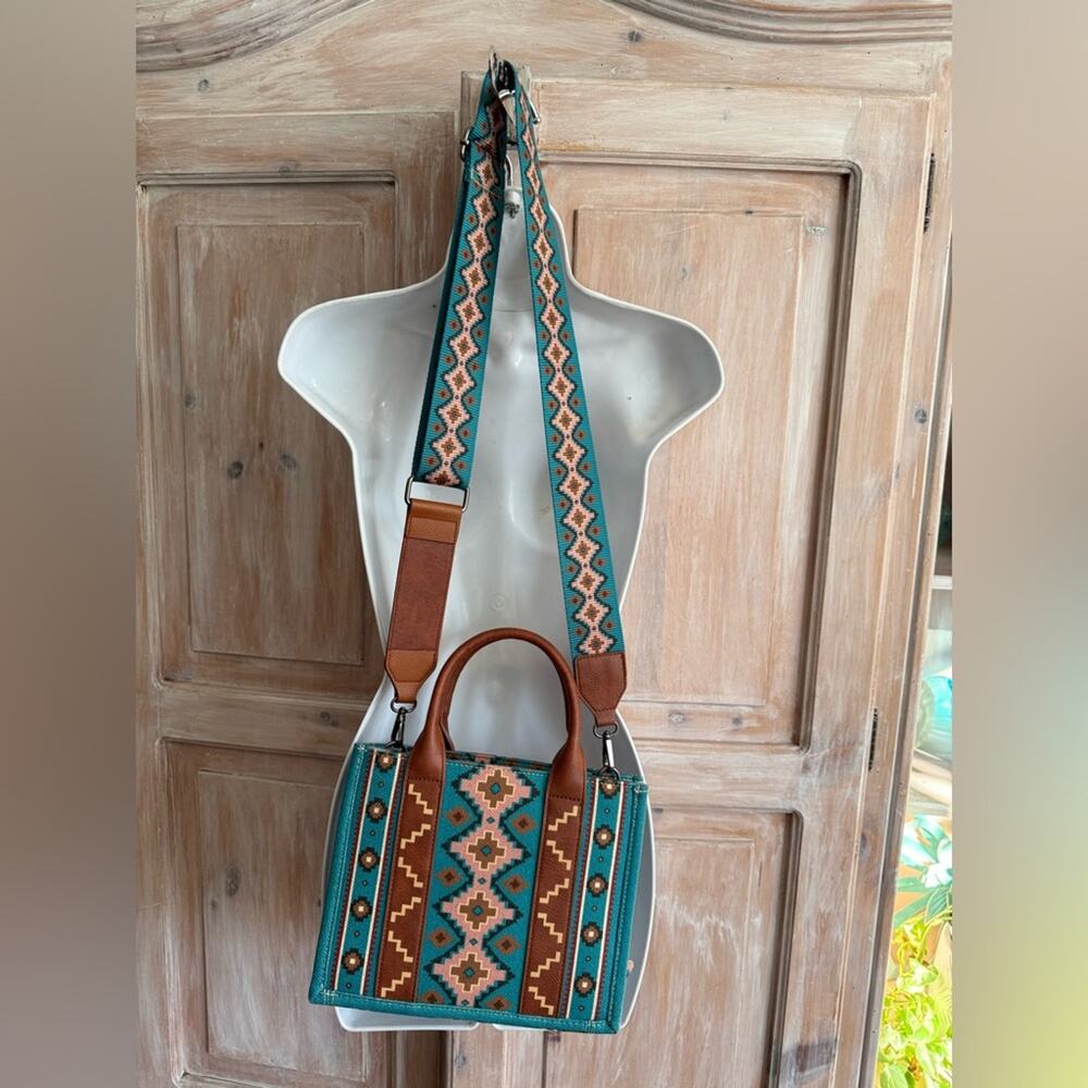 Wrangler Guitar Strap Crossbody Purse Bag NEW - Picture 4 of 11